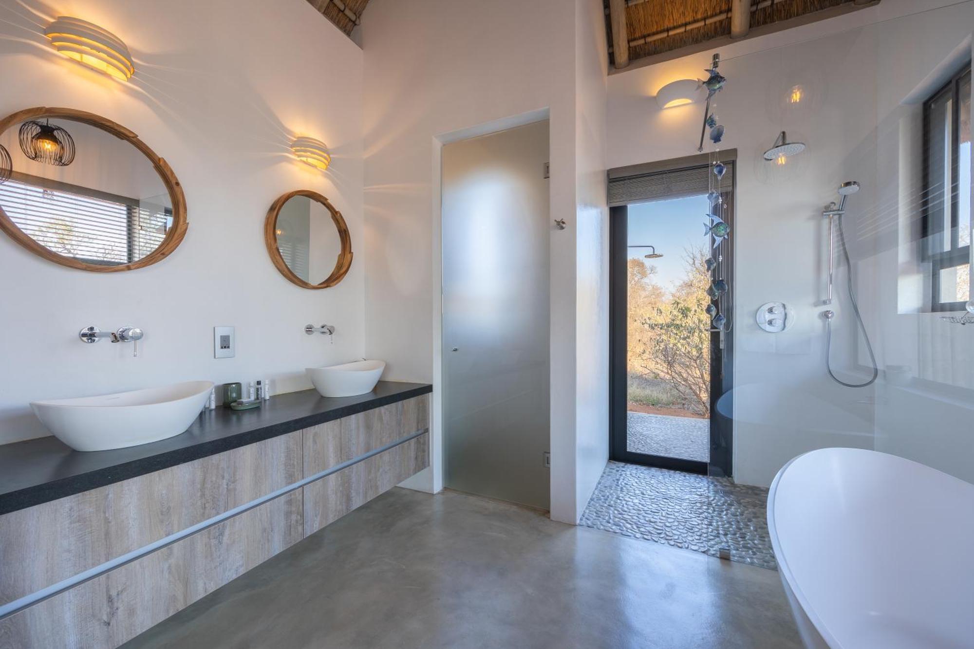 Villa Lanterfant - Luxury Stay In Nature - Solar Powered Hoedspruit Bagian luar foto