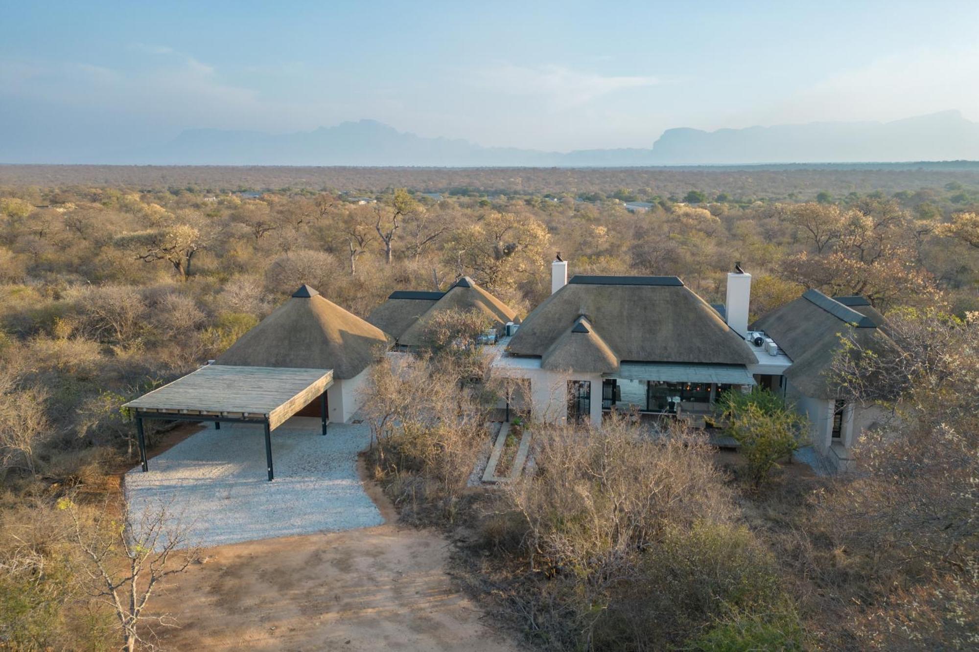 Villa Lanterfant - Luxury Stay In Nature - Solar Powered Hoedspruit Bagian luar foto