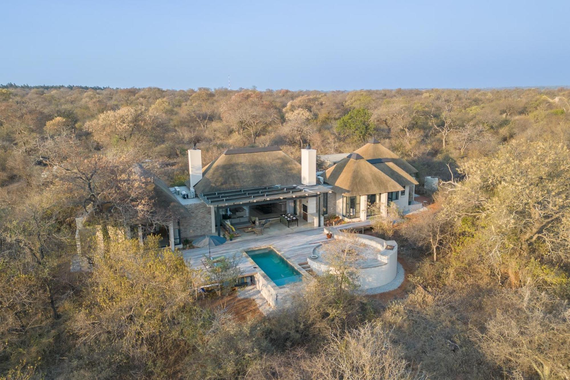 Villa Lanterfant - Luxury Stay In Nature - Solar Powered Hoedspruit Bagian luar foto
